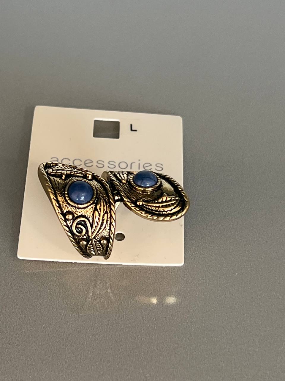 انگشتر آنتیک با سنگ آبی از برند "Accessories"