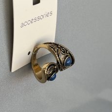 انگشتر آنتیک با سنگ آبی از برند "Accessories"