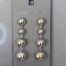 گوشواره آویز مدل توپی نقره‌ای از برند Accessorize