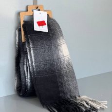 شالگردن زنانه چهارخانه کلاسیک از برند Accessories