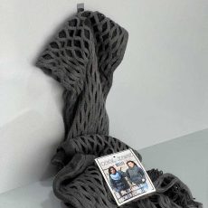 محصول شال گردن لوپی زنانه طرح توری خاکستری ساخت هلند