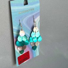 گوشواره آویز طرح صدفی با رنگ‌های سبز و صدفی Accessories