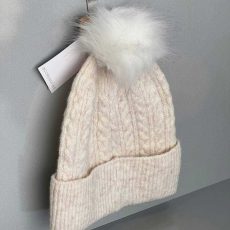 کلاه زمستانی کرم با پوم‌پوم خزدار برند Accessories