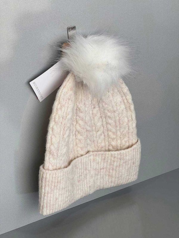 کلاه زمستانی کرم با پوم‌پوم خزدار برند Accessories