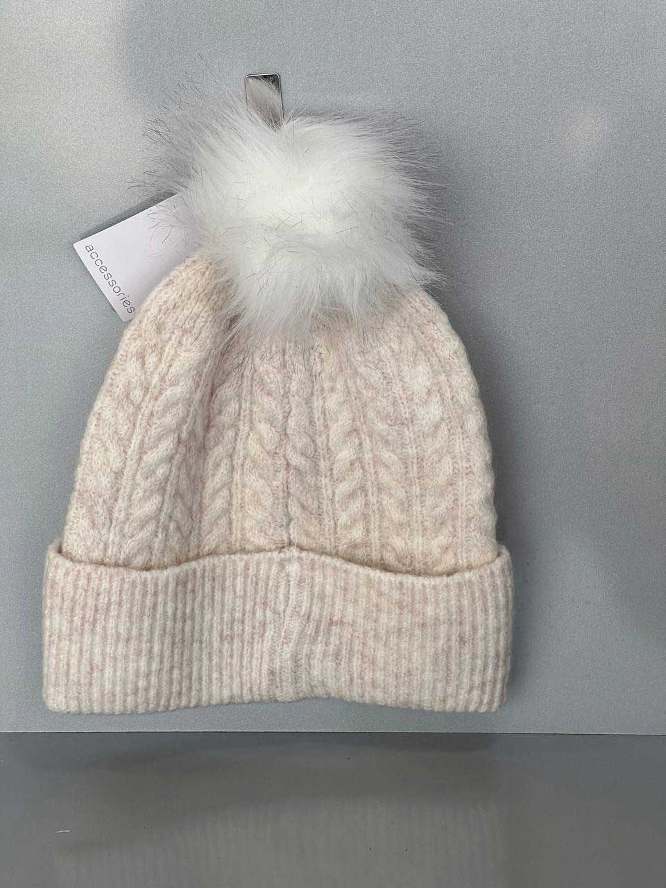 کلاه زمستانی کرم با پوم‌پوم خزدار برند Accessories